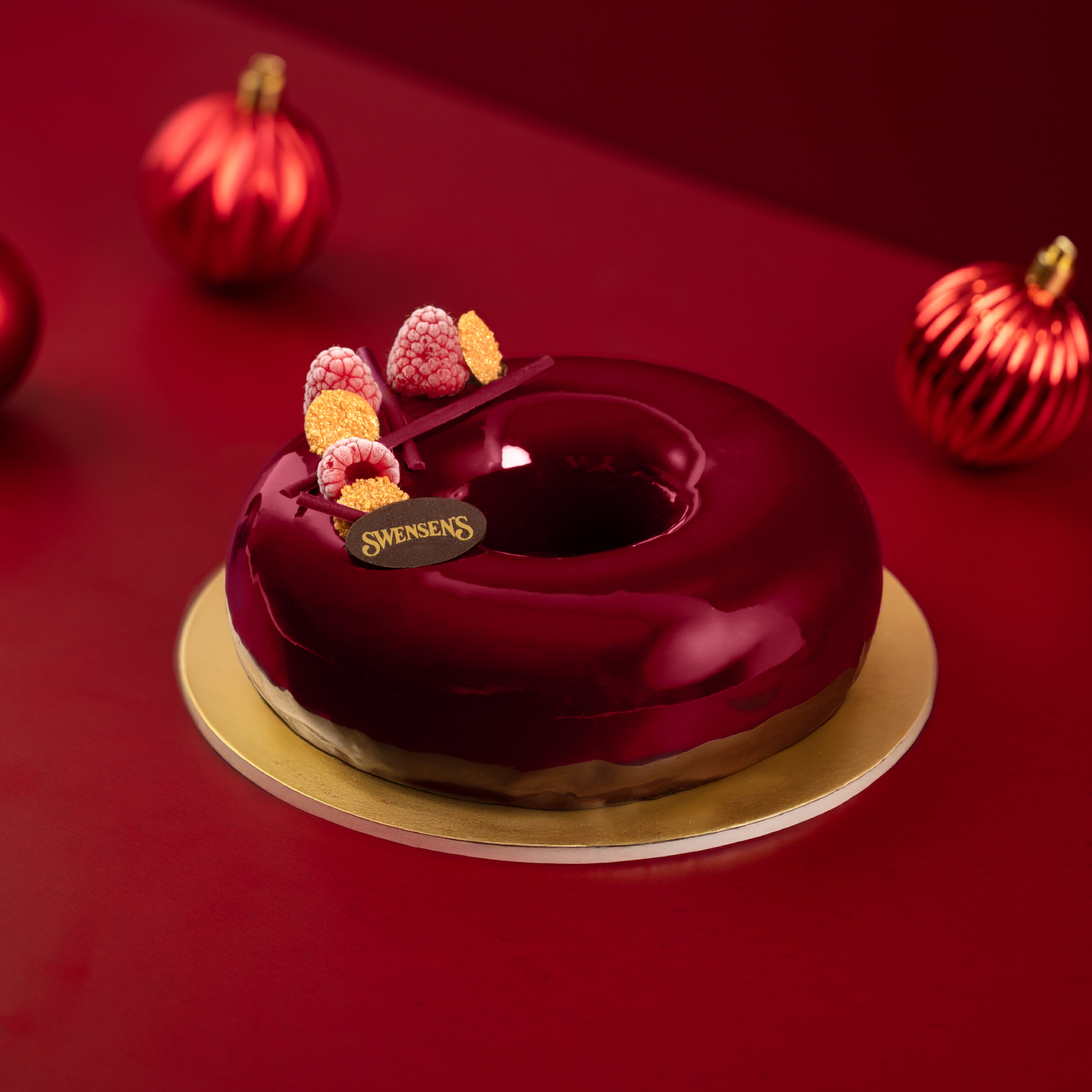 202510214_SW_Christmas_Cakes_eStore_Crimson Halo